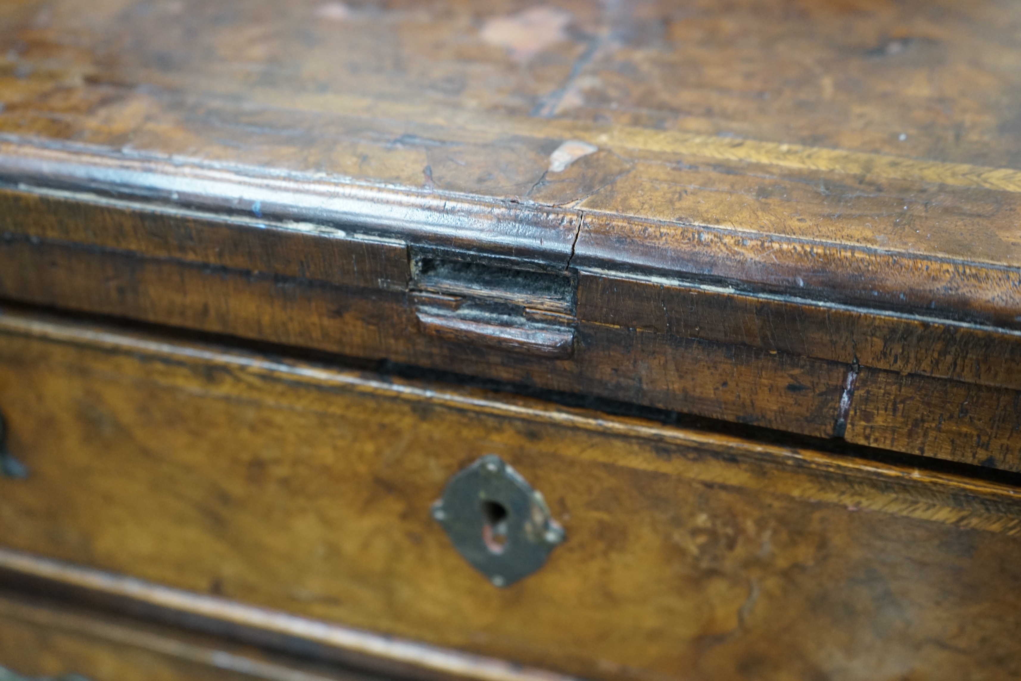 An early 18th century style feather banded walnut bachelor's chest, width 76cm, depth 34cm, height 75cm